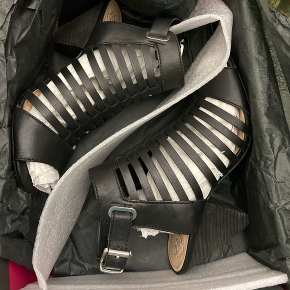 Vince Camuto 7.5 strappy sandal - Picture 6 of 6